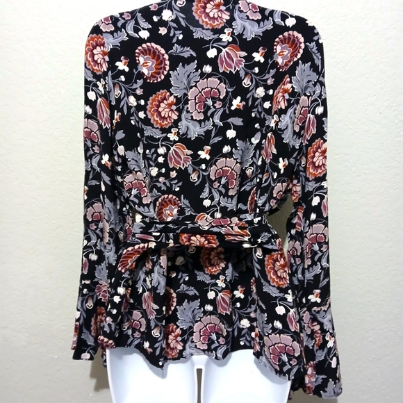 💚5/$25 LOFT Black Dahlia Garden Kimono Wrap Fluted Sleeve Blouse Floral Medium - Picture 6 of 7
